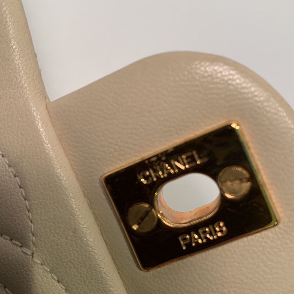 CHANEL Vintage ⭐️ Very RARE 24k Real Gold Soft Beige Flap 2.55 Quilted Bag HW - Picture 9 of 16